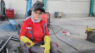 Erkek egemen sektörde 30 yıllık bir ustalık hikayesi: Kaynak kıvılcımları arasında bir kadın