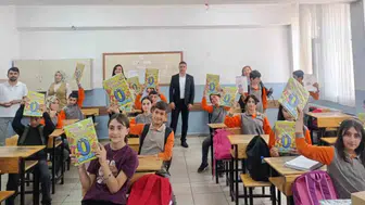 Gürpınar'da sınıflar sanal dünyaya açıldı: Öğrenciler teknolojiyi yerinde keşfetti