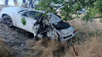Malatya'da dehşet anları kamerada: Yol kenarında bekleyen araca tır böyle çarptı