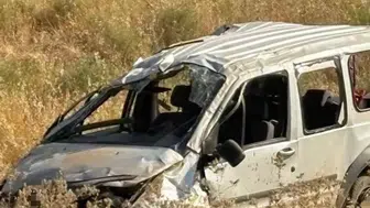 Siirt'te direksiyon hakimiyeti kayboldu: Hafif ticari araç hurdaya döndü