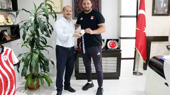 Ringin dev ismi Berat Acar'dan İtalya'da büyük gurur: Gümüş madalya ile döndü