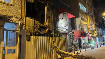 Bakırköy'de korku dolu anlar: Metruk binanın çöküşü saniye saniye kaydedildi