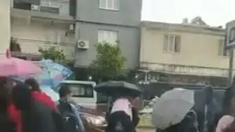 Efeler'de gökyüzü boşaldı: Şehir merkezi sular altında kaldı