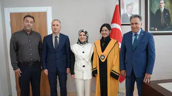 İnönü Üniversitesi'nde akademik yükseliş heyecanı: İki isim cübbelerine kavuştu