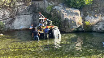 Denizli'de korkunç kaza: 15 metrelik uçurumdan göle çakıldı