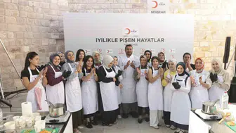 Depremin izlerini mutfakta siliyorlar: 20 kadın şef olma yolunda