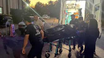 Kahta'da akşam saatlerinde dehşet: Kaldırıma dalan otomobil üç çocuğu yaraladı