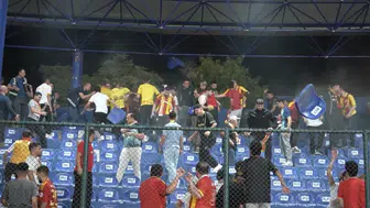 Galibiyetin gölgesinde skandal: 21 Kasım Stadı'nda koltuklar havada uçuştu