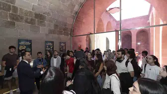 Hekimlik yolculuğuna 800 yıllık bir mirastan başladılar: Beyaz önlüklerin ilk durağı şifahane oldu