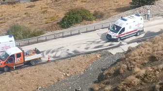 Ölümle burun buruna gelen sürücü ve arkadaşı tırdan atlayarak kurtuldu