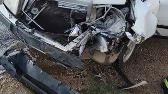 Kızıltepe'de trafik kabusu: İki araç çarpıştı, sürücü hastanelik oldu