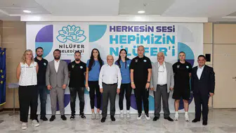 Nilüfer'in gurur tablosu: Milli voleybolcular Başkan Özdemir ile buluştu