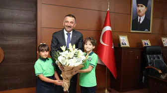 Zonguldak'ta ders zili makam odasında çaldı: Vali Hacıbektaşoğlu minik öğrencileri ağırladı