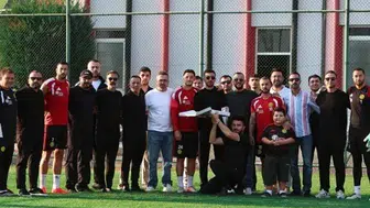 Siyah-kırmızılılarda sezon öncesi moral dopingi: Tribünlerden tam destek