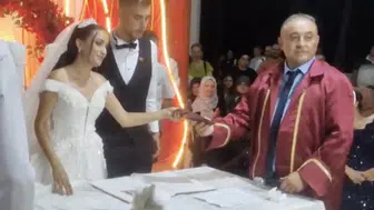 Gelibolu'da unutulmaz an: Nikah memuru baba kendi kızının mutluluğuna imza attı