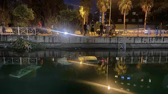 Adana'da saniyelerle yarış: Kanalın sularına gömülen aracı vatandaşlar kurtardı