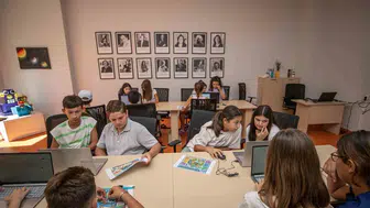 Mersinli çocuklar 2050 yılını kodluyor: Geleceğin mimarları atölyede yetişiyor