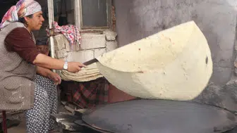 Andırın'da sacın başında imece bereketi: Kışlık hazırlıklar geleneksel yöntemlerle sürüyor