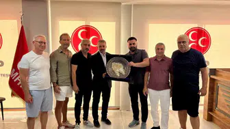 Kuşadası'nın ticari kalbinde kritik buluşma: Esnafın sesi MHP teşkilatına taşındı