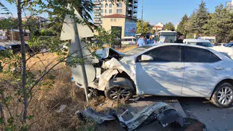 Eskişehir'de trafik kâbusu: Dört aracın karıştığı zincirleme kazada ortalık savaş alanına döndü