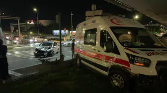 Kayseri'de gece yarısı dehşeti: Ambulans ve otomobil kavşakta birbirine girdi