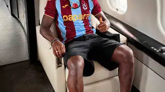 Bordo-mavili taraftarların beklediği an geldi: Yeni yıldız şehre iniyor