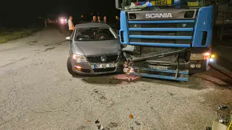 Perşembe Kavşağı'nda korkutan kaza: Tır ve otomobil çarpıştı