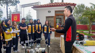 Geleceğin sağlıkçıları Taşköprü İtfaiyesi'nde buluştu: Sahada hayat kurtarmanın inceliklerini öğrendiler