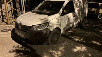 Dar sokakta geçiş kavgası: Kamyonet sürücüsü önüne geleni biçip kaçtı