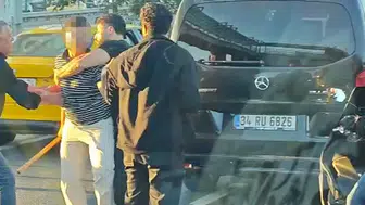 TEM Otoyolu'nda kaza sonrası dehşet anları: Sopalar havada uçuştu