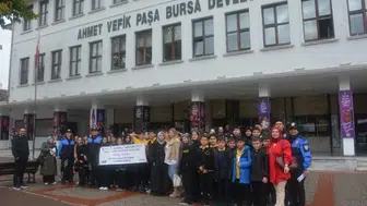 Polis otosu bu kez tiyatroya taşıdı: 250 öğrenciye unutulmaz gün