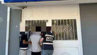 Okul bahçesindeki büstü yerinden söken şüpheli kıskıvrak yakalandı