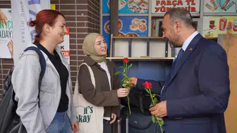 Bartın'da alışılmışın dışında karşılama: Rektör otogarda öğrencileri bekledi