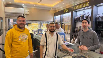 Kula'da vicdanları ısıtan tesadüf: Düşürdüğü altın esnafın dikkatiyle sahibine döndü