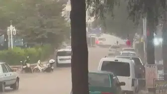 Elmalı'da aniden bastıran yağış hayatı felç etti: Pazar yeri sular altında kaldı
