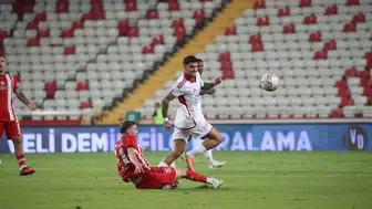 Antalyaspor'un evindeki kabusu bitmiyor: Sivasspor galibiyetle tanıştı