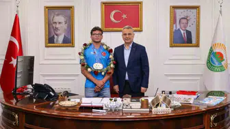 Samsun'un gururu oldu: Genç güreşçiden tarihi başarı