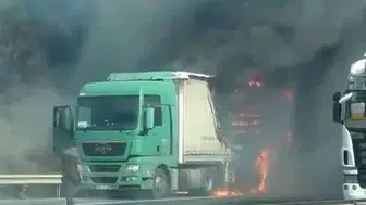 TEM Otoyolu'nda dehşet anları: Seyir halindeki tır bir anda alev topuna döndü