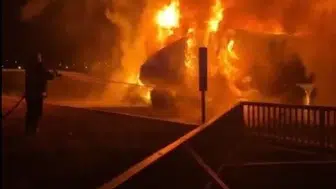 Kars Çevreyolu'nda korku dolu anlar: Alev topuna dönen tırdan saniyelerle kurtuldu