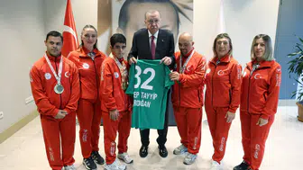 Cumhurbaşkanlığı Külliyesi'nde Anlamlı Buluşma: Özel Sporculara Özel İlgi