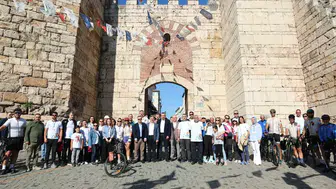 Bursa'nın kalbinde motor sesleri sustu: Tarihi cadde çocuklara ve spora kaldı
