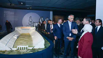 Kütahya'nın saklı hazineleri gün yüzüne çıktı: Cami duvarından çıkan tarihi belgeler müzede sergileniyor