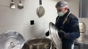 Ekran başında vakit öldürmek yerine mutfağa girdi: 17 yaşındaki Ömer'in başarı hikayesi