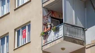 Gebze'de balkonlar yarışacak: Şehit Numan Dede Caddesi çiçeklerle donatıldı