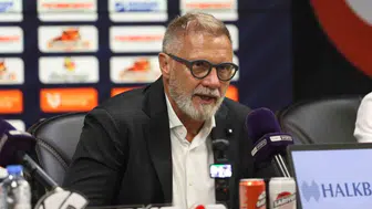 Thorsten Fink'in 19 yıllık kariyerinde bir ilk: Kulübede sadece 6 isim vardı