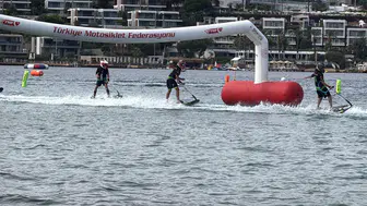 Bodrum'un mavi sularında adrenalin zirve yaptı: 80 sporcu dalgalara meydan okuyor