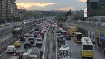 İstanbul trafiğinde akşam kabusu: İlerlemek imkansız hale geldi