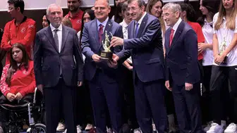 Muğla'nın spor vizyonuna prestijli ödül: Vali Akbıyık'a devlet katında onur