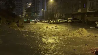 Başkentte kabus dolu gece: Rögar taştı, evleri su bastı
