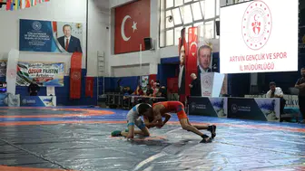 Artvin'in Er Meydanında Küresel Buluşma: 20 Ülkenin Genç Pehlivanları Sosanoğlu İçin Ter Döküyor